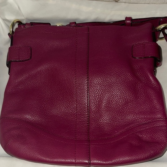 Coach Burgundy Leather Shoulder Bag with Gold Chain and both Hang Tags - Picture 4 of 11